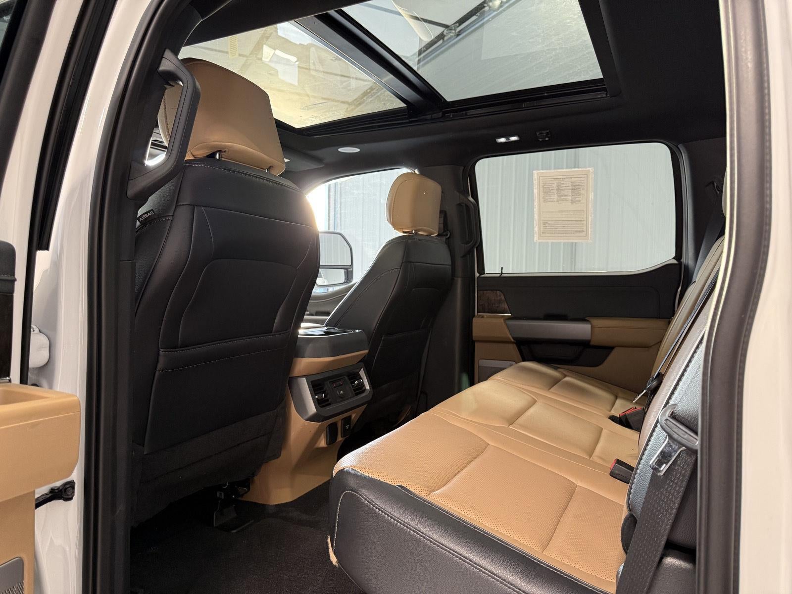 2023 Ford Super Duty F-350 DRW Lariat