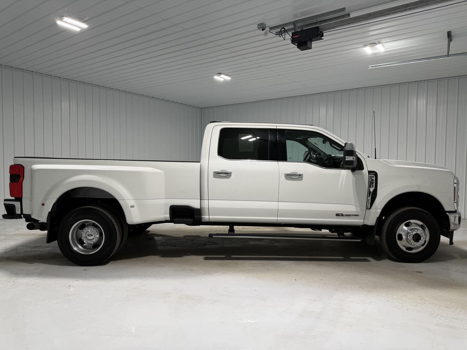 2023 Ford Super Duty F-350 Lariat