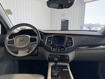 2017 Volvo XC90 Momentum