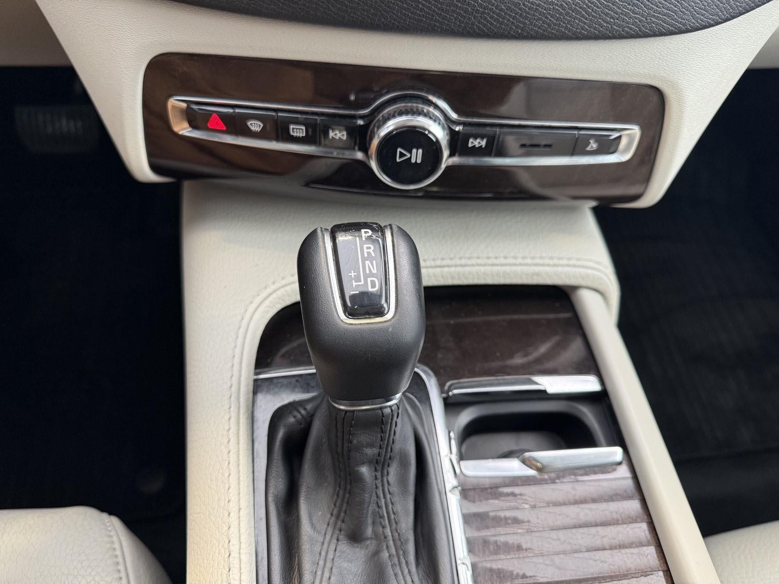 2017 Volvo XC90 Momentum