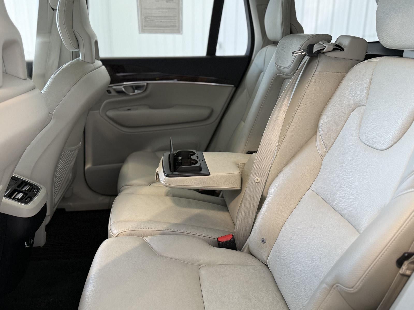 2017 Volvo XC90 Momentum