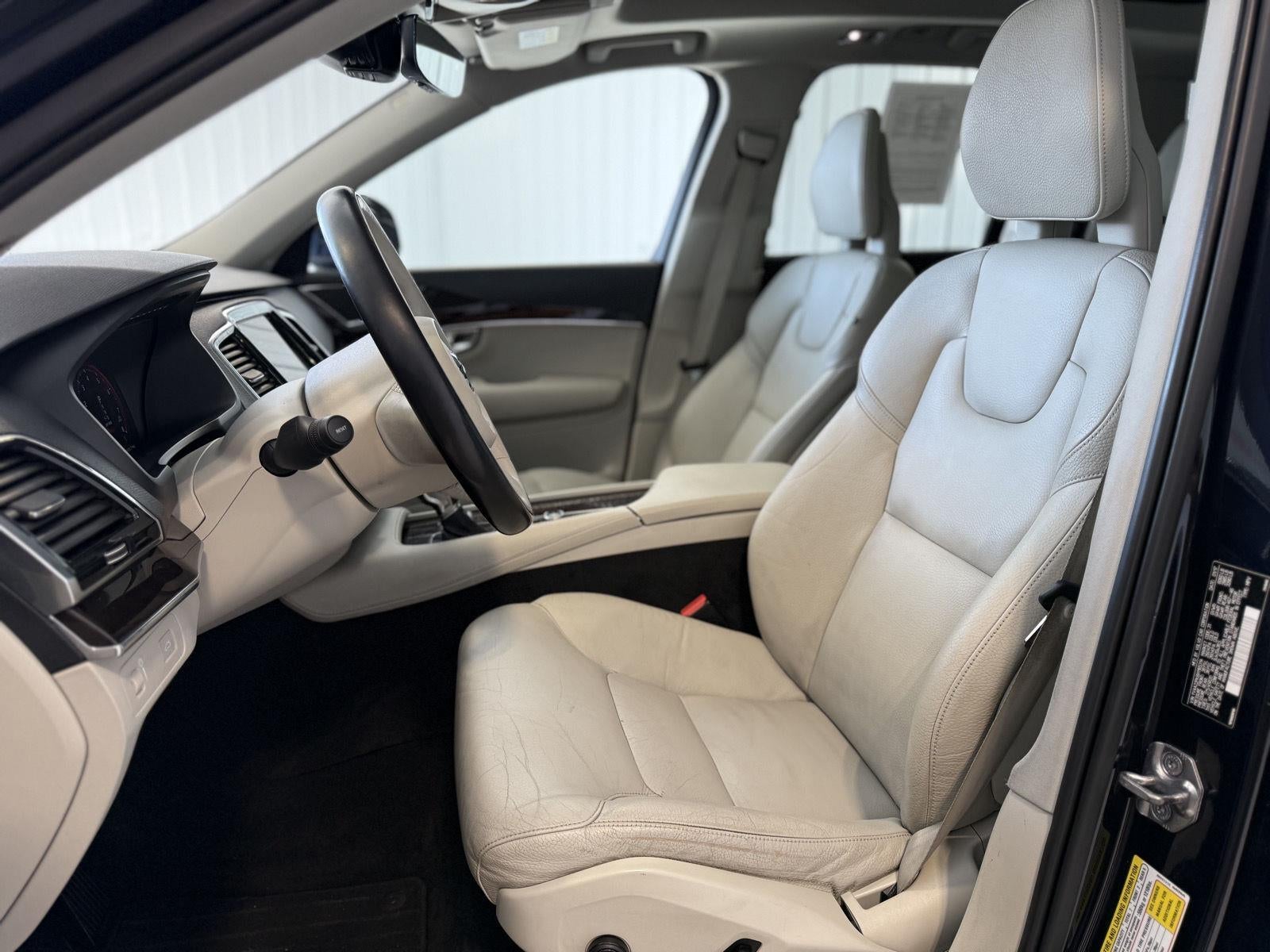 2017 Volvo XC90 Momentum