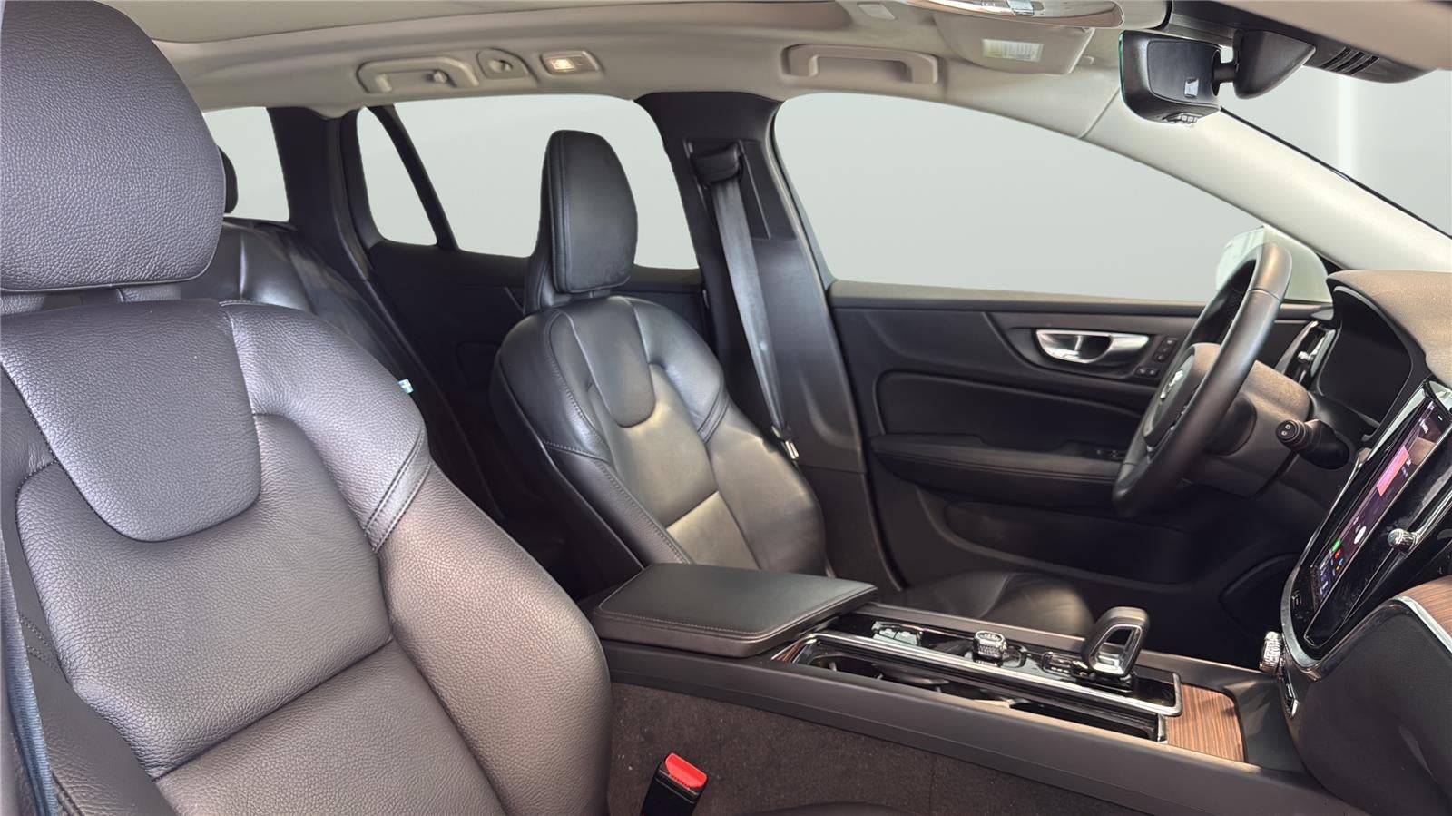 2025 Volvo V60 Cross Country Plus