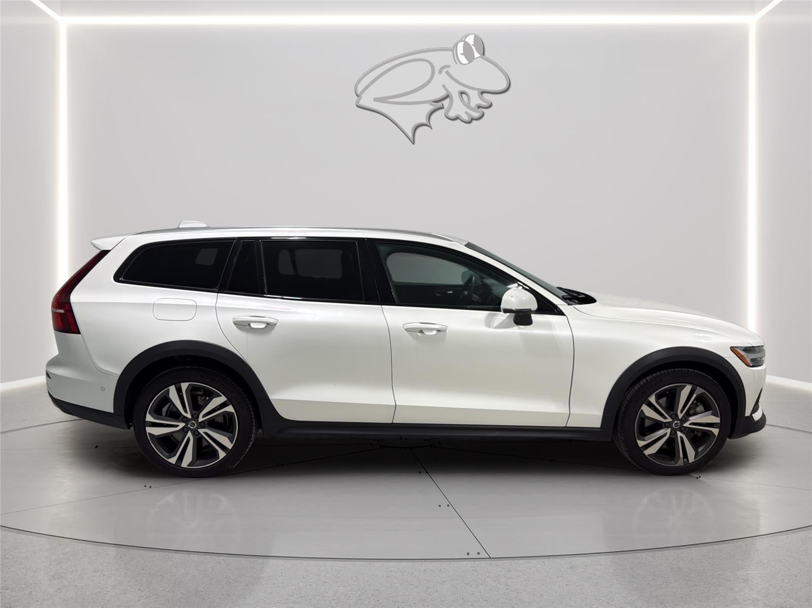 2025 Volvo V60 Cross Country Plus