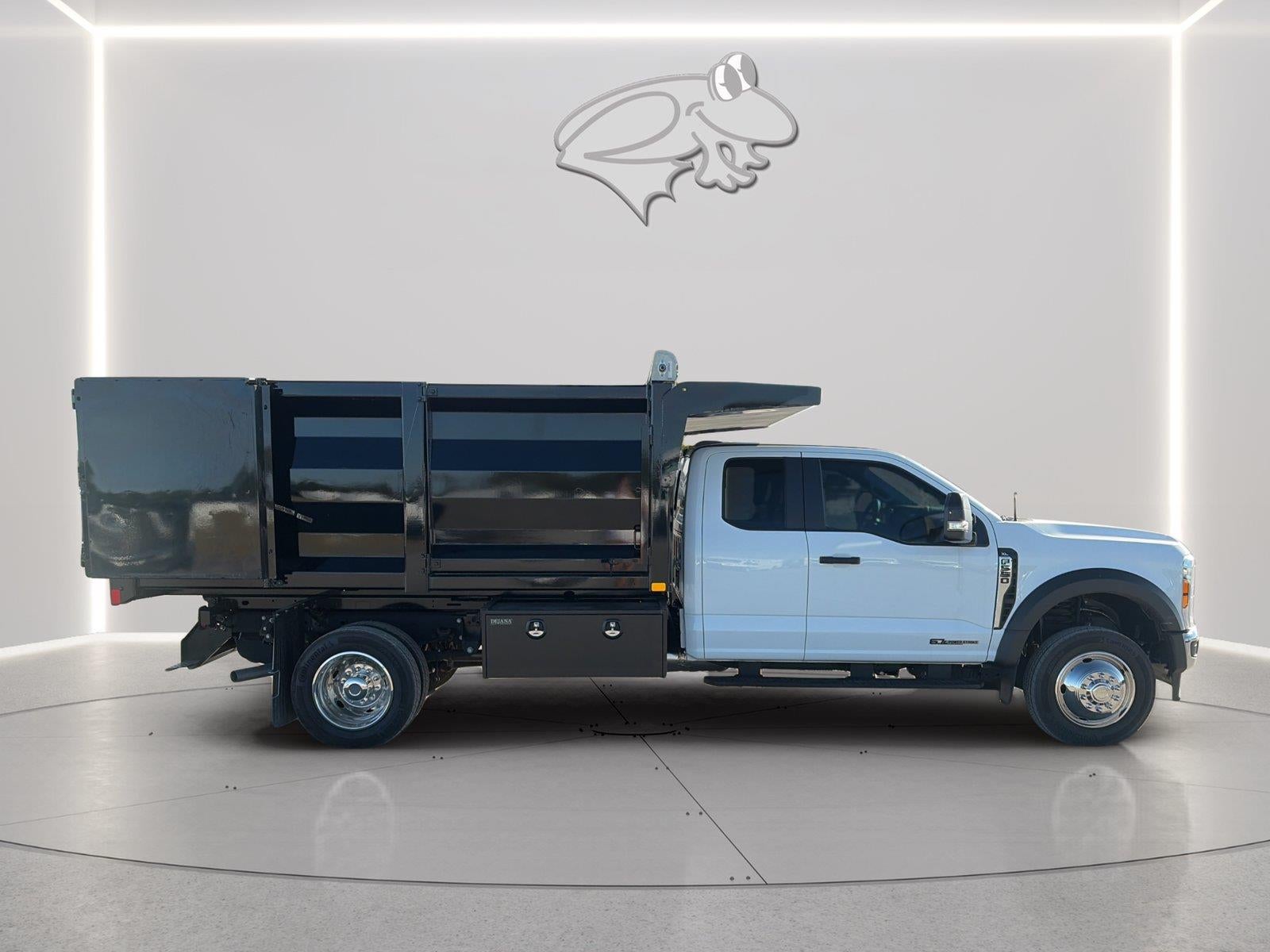 2024 Ford Super Duty F-550 DRW XL