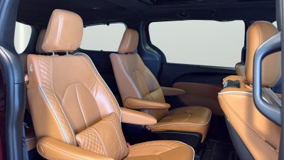 2023 Chrysler Pacifica Hybrid Pinnacle