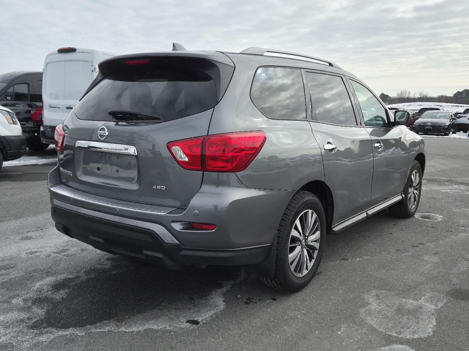 2020 Nissan Pathfinder S